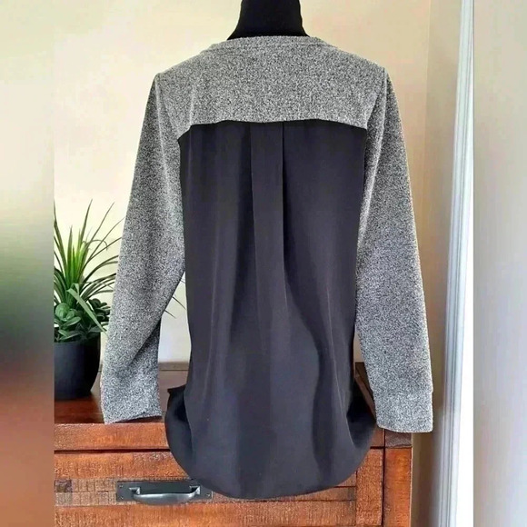 ❤️ Joe Fresh Long Sleeved V-neck Top Women's Small Grey and  Black Knit - Picture 1 of 14